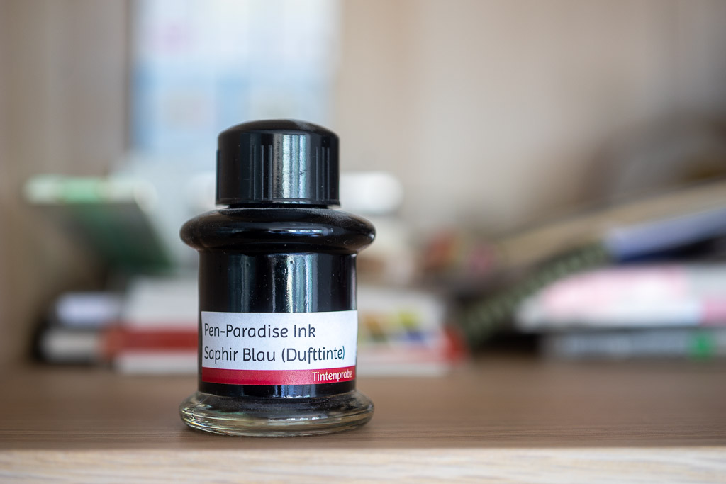 You are currently viewing Tag 35: Pen Paradise Ink, Saphir Blau (Lotus Dufttinte)